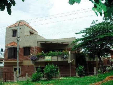Tulips Homestay Mysore Eksteriør bilde
